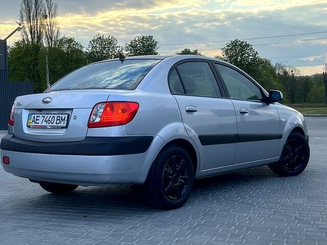 Серый Киа Рио, объемом двигателя 1.4 л и пробегом 186 тыс. км за 4400 $, фото 1 на Automoto.ua