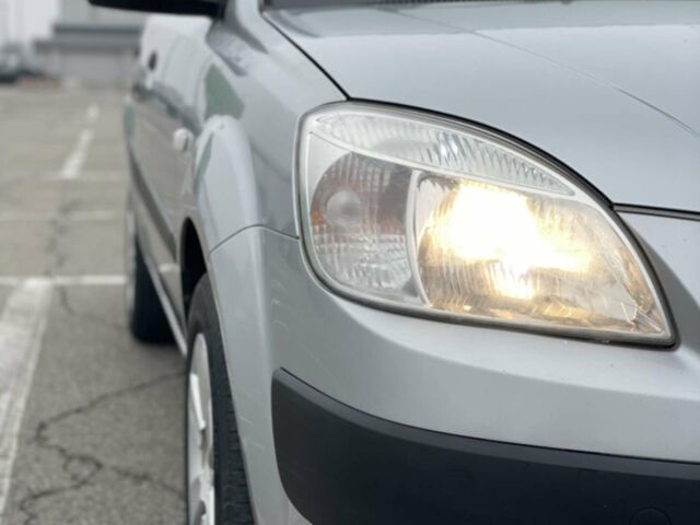 Сірий Кіа Ріо, об'ємом двигуна 1.4 л та пробігом 272 тис. км за 3400 $, фото 8 на Automoto.ua