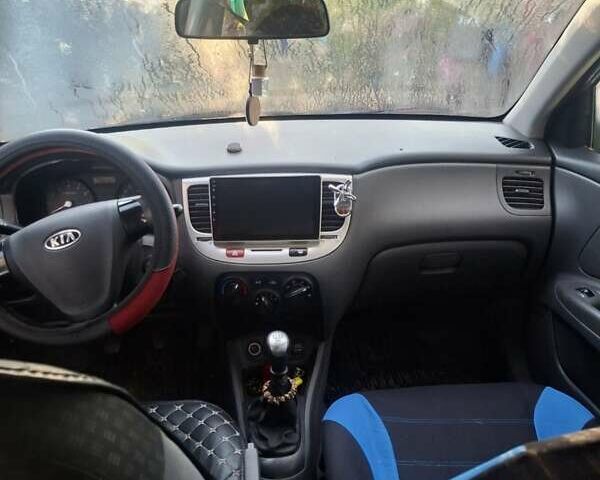 Сірий Кіа Ріо, об'ємом двигуна 1.4 л та пробігом 275 тис. км за 3700 $, фото 3 на Automoto.ua