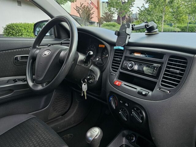 Серый Киа Рио, объемом двигателя 1.3 л и пробегом 160 тыс. км за 4300 $, фото 22 на Automoto.ua