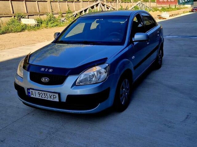 Сірий Кіа Ріо, об'ємом двигуна 1.4 л та пробігом 363 тис. км за 3800 $, фото 3 на Automoto.ua