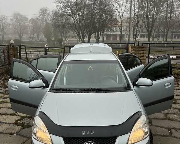 Сірий Кіа Ріо, об'ємом двигуна 1.4 л та пробігом 241 тис. км за 4300 $, фото 2 на Automoto.ua