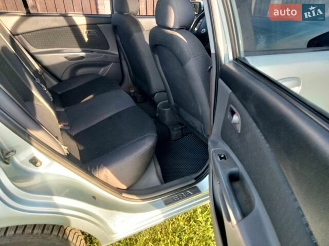 Серый Киа Рио, объемом двигателя 1.4 л и пробегом 230 тыс. км за 5200 $, фото 5 на Automoto.ua