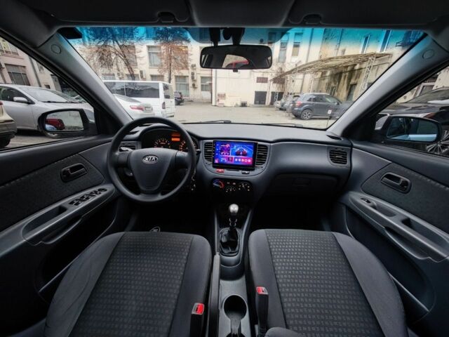 Сірий Кіа Ріо, об'ємом двигуна 1.4 л та пробігом 94 тис. км за 4900 $, фото 8 на Automoto.ua
