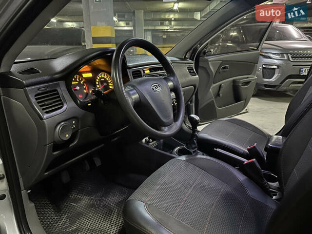 Серый Киа Рио, объемом двигателя 1.4 л и пробегом 220 тыс. км за 3400 $, фото 12 на Automoto.ua