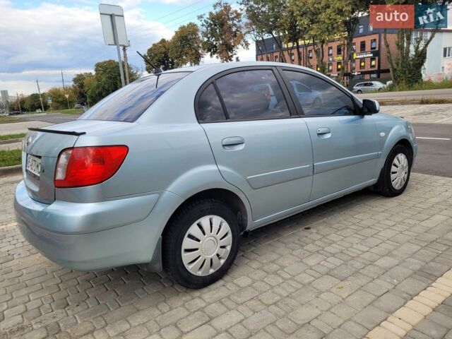 Серый Киа Рио, объемом двигателя 1.4 л и пробегом 230 тыс. км за 4999 $, фото 1 на Automoto.ua