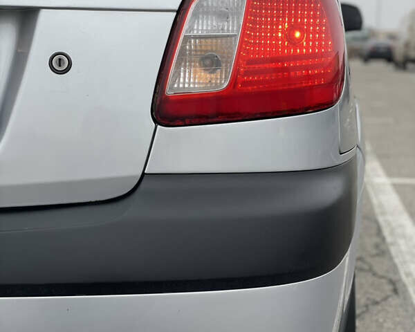 Сірий Кіа Ріо, об'ємом двигуна 1.4 л та пробігом 272 тис. км за 3900 $, фото 5 на Automoto.ua