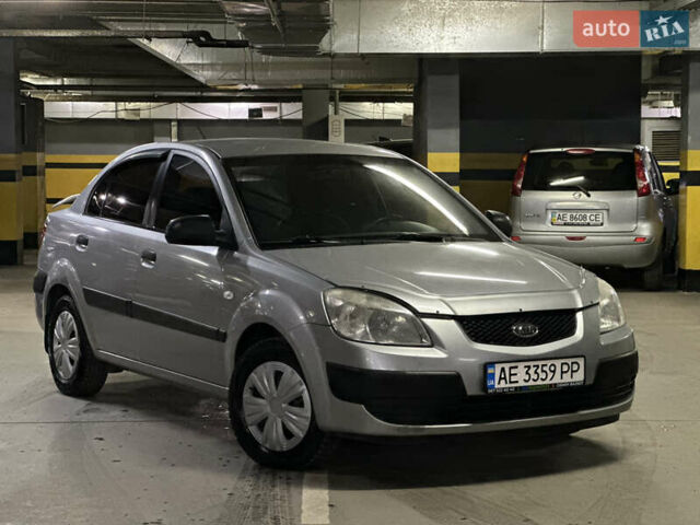 Серый Киа Рио, объемом двигателя 1.4 л и пробегом 220 тыс. км за 3400 $, фото 9 на Automoto.ua