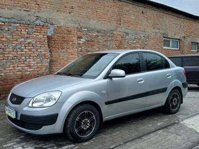 Серый Киа Рио, объемом двигателя 1.4 л и пробегом 240 тыс. км за 3950 $, фото 3 на Automoto.ua