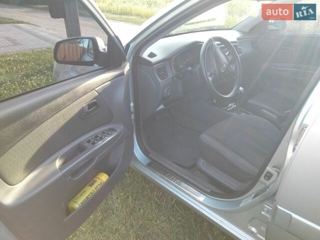 Серый Киа Рио, объемом двигателя 1.4 л и пробегом 230 тыс. км за 5200 $, фото 2 на Automoto.ua
