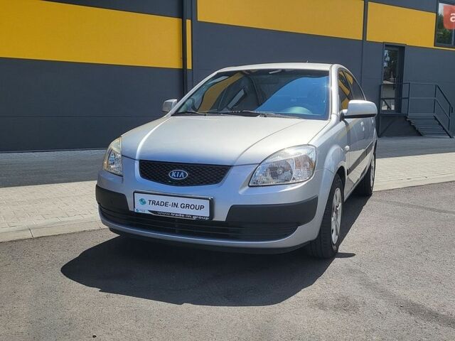 Серый Киа Рио, объемом двигателя 1.4 л и пробегом 224 тыс. км за 3500 $, фото 3 на Automoto.ua