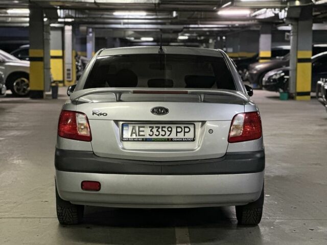 Серый Киа Рио, объемом двигателя 1.4 л и пробегом 220 тыс. км за 3700 $, фото 2 на Automoto.ua