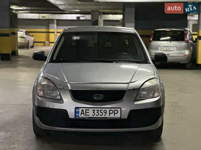 Серый Киа Рио, объемом двигателя 1.4 л и пробегом 220 тыс. км за 3400 $, фото 3 на Automoto.ua