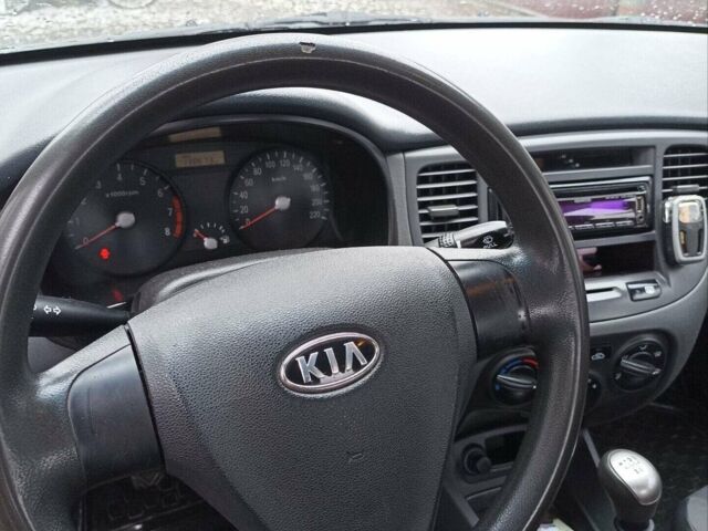 Сірий Кіа Ріо, об'ємом двигуна 1.4 л та пробігом 138 тис. км за 5650 $, фото 2 на Automoto.ua