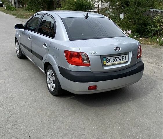 Сірий Кіа Ріо, об'ємом двигуна 1.4 л та пробігом 307 тис. км за 3446 $, фото 2 на Automoto.ua