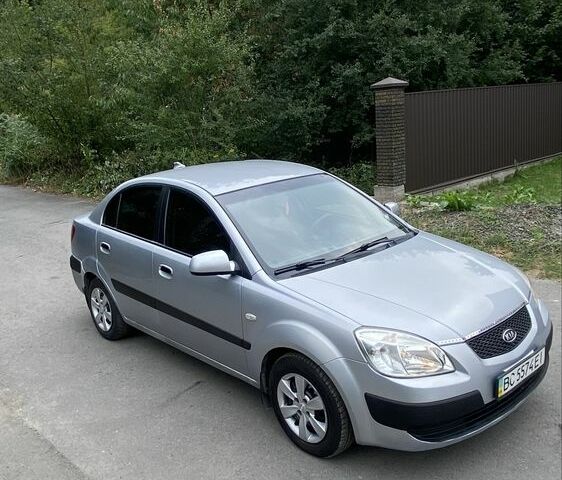 Сірий Кіа Ріо, об'ємом двигуна 1.4 л та пробігом 307 тис. км за 3446 $, фото 1 на Automoto.ua