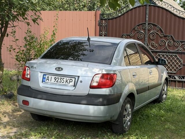 Серый Киа Рио, объемом двигателя 1.4 л и пробегом 250 тыс. км за 3299 $, фото 2 на Automoto.ua