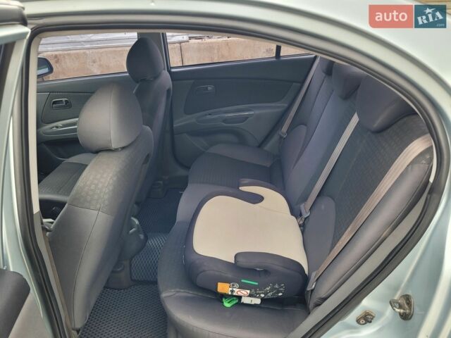 Серый Киа Рио, объемом двигателя 1.4 л и пробегом 230 тыс. км за 4999 $, фото 31 на Automoto.ua