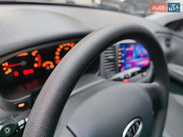 Серый Киа Рио, объемом двигателя 1.4 л и пробегом 94 тыс. км за 4900 $, фото 25 на Automoto.ua
