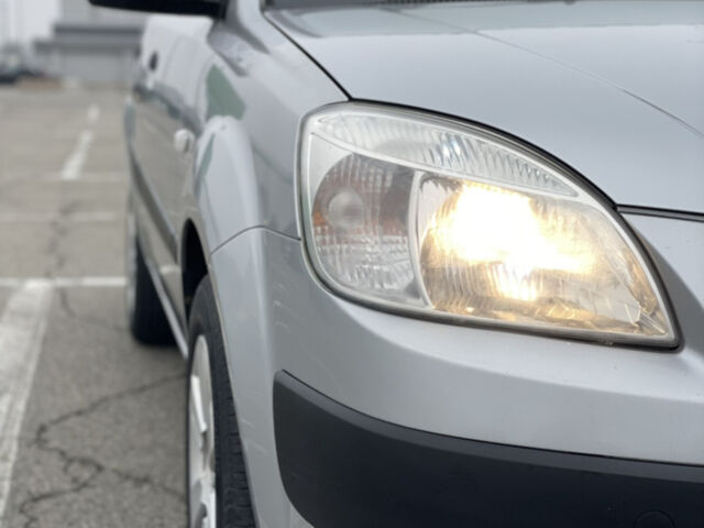 Серый Киа Рио, объемом двигателя 1.4 л и пробегом 272 тыс. км за 3400 $, фото 8 на Automoto.ua
