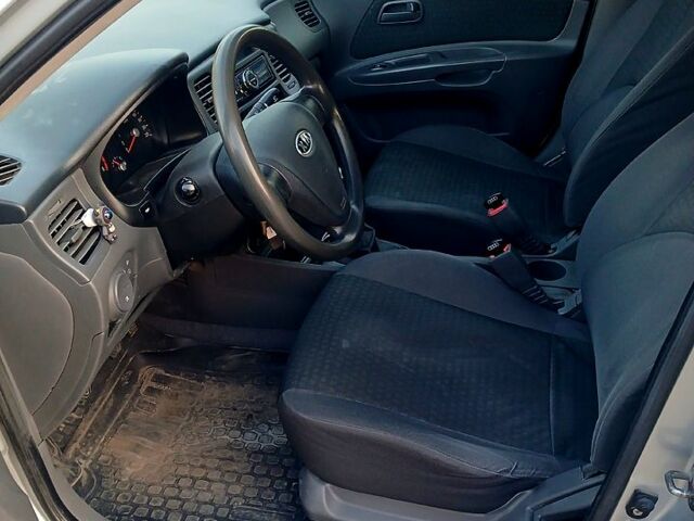 Серый Киа Рио, объемом двигателя 1.4 л и пробегом 200 тыс. км за 3999 $, фото 13 на Automoto.ua