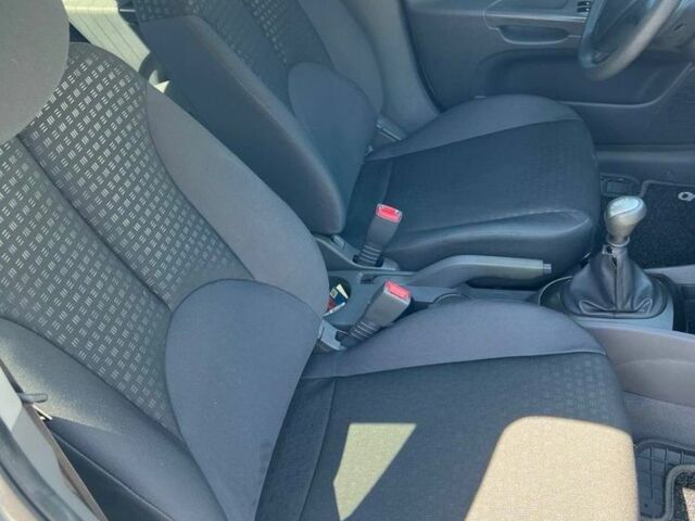 Сірий Кіа Ріо, об'ємом двигуна 1.4 л та пробігом 38 тис. км за 3500 $, фото 7 на Automoto.ua