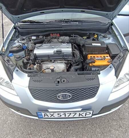 Серый Киа Рио, объемом двигателя 1.4 л и пробегом 240 тыс. км за 4800 $, фото 6 на Automoto.ua