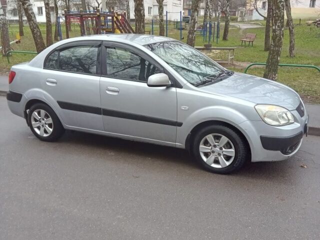 Серый Киа Рио, объемом двигателя 1.4 л и пробегом 247 тыс. км за 3700 $, фото 3 на Automoto.ua