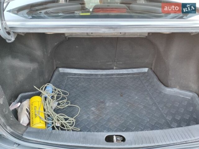 Сірий Кіа Ріо, об'ємом двигуна 1.6 л та пробігом 140 тис. км за 4700 $, фото 7 на Automoto.ua