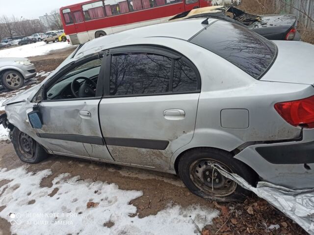 Сірий Кіа Ріо, об'ємом двигуна 1.4 л та пробігом 120 тис. км за 1500 $, фото 1 на Automoto.ua