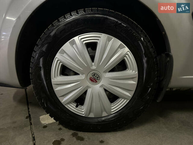 Серый Киа Рио, объемом двигателя 1.4 л и пробегом 220 тыс. км за 3400 $, фото 33 на Automoto.ua