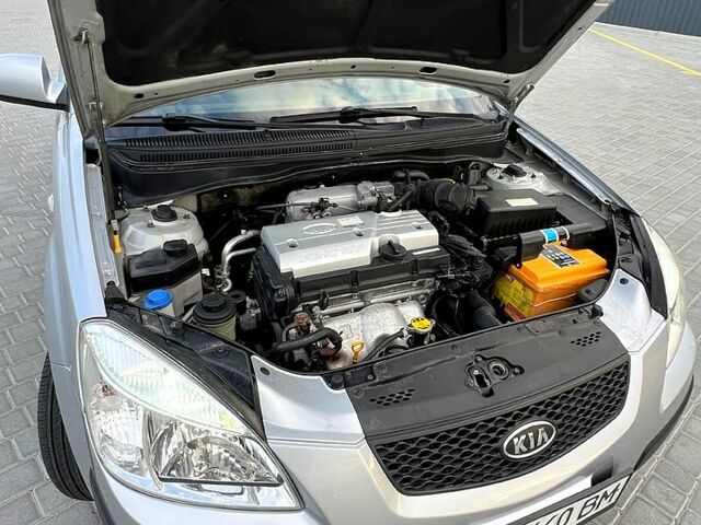 Серый Киа Рио, объемом двигателя 1.4 л и пробегом 186 тыс. км за 4400 $, фото 10 на Automoto.ua