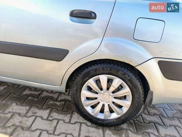 Серый Киа Рио, объемом двигателя 1.4 л и пробегом 236 тыс. км за 3300 $, фото 10 на Automoto.ua