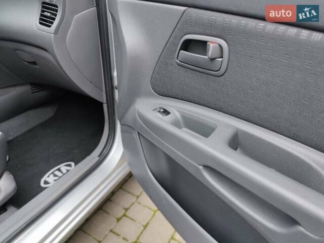 Серый Киа Рио, объемом двигателя 1.4 л и пробегом 94 тыс. км за 4900 $, фото 38 на Automoto.ua