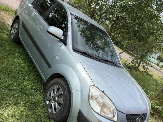 Серый Киа Рио, объемом двигателя 1.4 л и пробегом 250 тыс. км за 3299 $, фото 3 на Automoto.ua