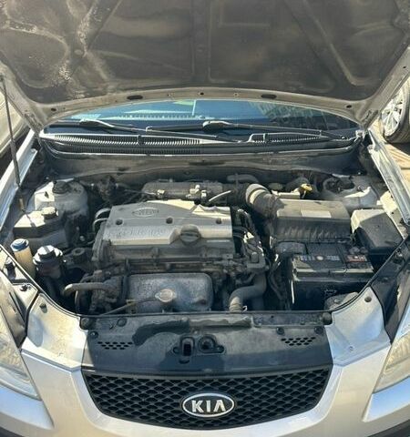 Серый Киа Рио, объемом двигателя 1.4 л и пробегом 244 тыс. км за 2900 $, фото 13 на Automoto.ua