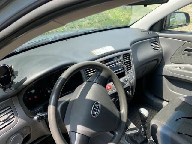 Сірий Кіа Ріо, об'ємом двигуна 1.5 л та пробігом 137 тис. км за 4800 $, фото 4 на Automoto.ua