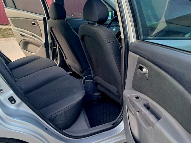 Серый Киа Рио, объемом двигателя 1.4 л и пробегом 200 тыс. км за 4000 $, фото 11 на Automoto.ua