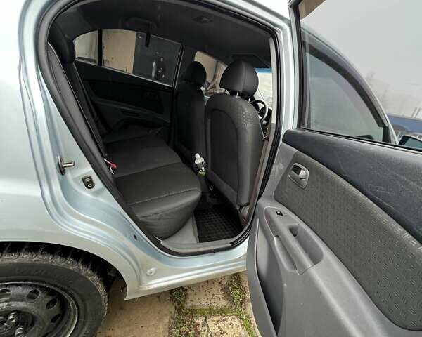 Сірий Кіа Ріо, об'ємом двигуна 1.4 л та пробігом 241 тис. км за 4300 $, фото 9 на Automoto.ua