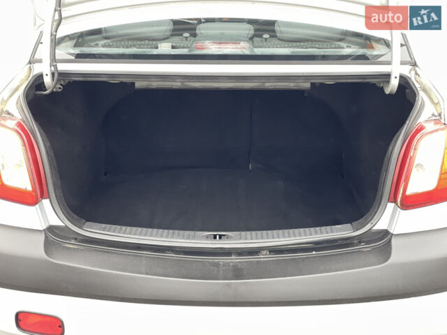 Серый Киа Рио, объемом двигателя 1.4 л и пробегом 272 тыс. км за 3400 $, фото 18 на Automoto.ua