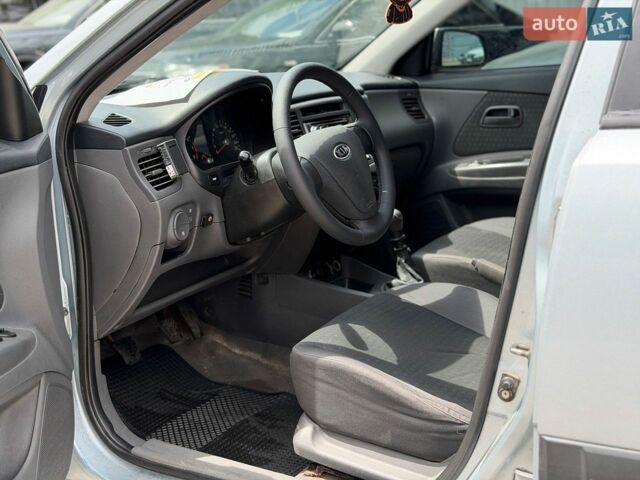 Сірий Кіа Ріо, об'ємом двигуна 1.4 л та пробігом 364 тис. км за 3299 $, фото 8 на Automoto.ua
