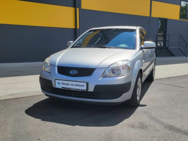 Серый Киа Рио, объемом двигателя 1.4 л и пробегом 224 тыс. км за 3487 $, фото 3 на Automoto.ua