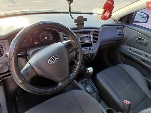 Серый Киа Рио, объемом двигателя 1.4 л и пробегом 220 тыс. км за 3800 $, фото 13 на Automoto.ua