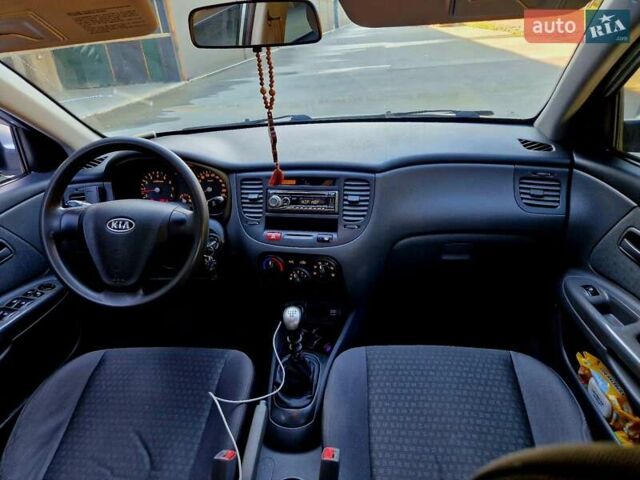 Сірий Кіа Ріо, об'ємом двигуна 1.4 л та пробігом 363 тис. км за 3800 $, фото 14 на Automoto.ua