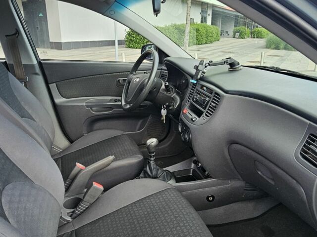 Серый Киа Рио, объемом двигателя 1.3 л и пробегом 160 тыс. км за 4300 $, фото 21 на Automoto.ua