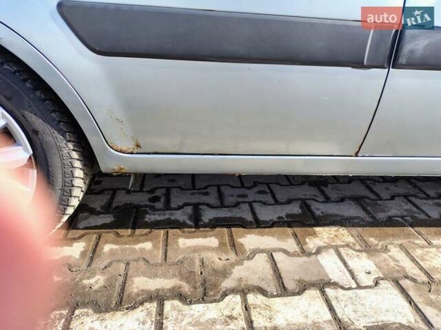 Серый Киа Рио, объемом двигателя 1.4 л и пробегом 236 тыс. км за 3300 $, фото 8 на Automoto.ua