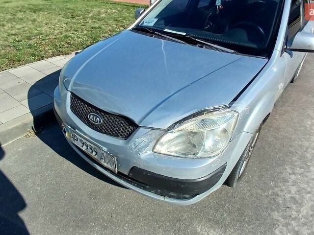 Серый Киа Рио, объемом двигателя 1.4 л и пробегом 220 тыс. км за 3800 $, фото 2 на Automoto.ua