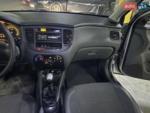 Серый Киа Рио, объемом двигателя 1.4 л и пробегом 220 тыс. км за 3400 $, фото 23 на Automoto.ua