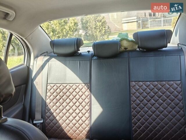 Серый Киа Рио, объемом двигателя 1.4 л и пробегом 297 тыс. км за 4500 $, фото 5 на Automoto.ua