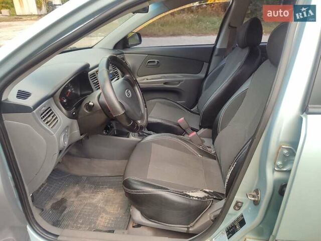 Серый Киа Рио, объемом двигателя 1.4 л и пробегом 176 тыс. км за 4600 $, фото 16 на Automoto.ua